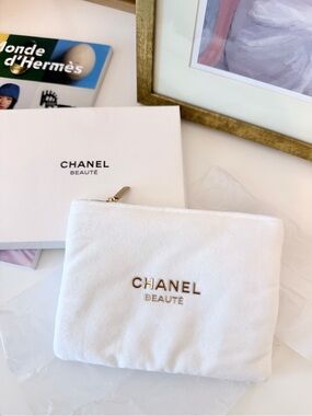 Chanel Beaute Velvet White Zip Cosmetic Bag